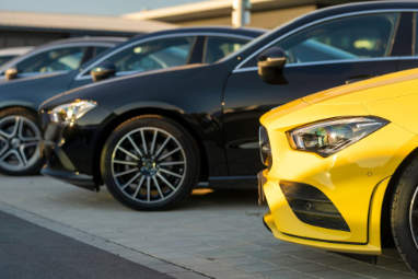 Gelber Mercedes-Benz für Autoankauf Gelsenkirchen Gelber Mercedes-Benz für Autoankauf Gelsenkirchen